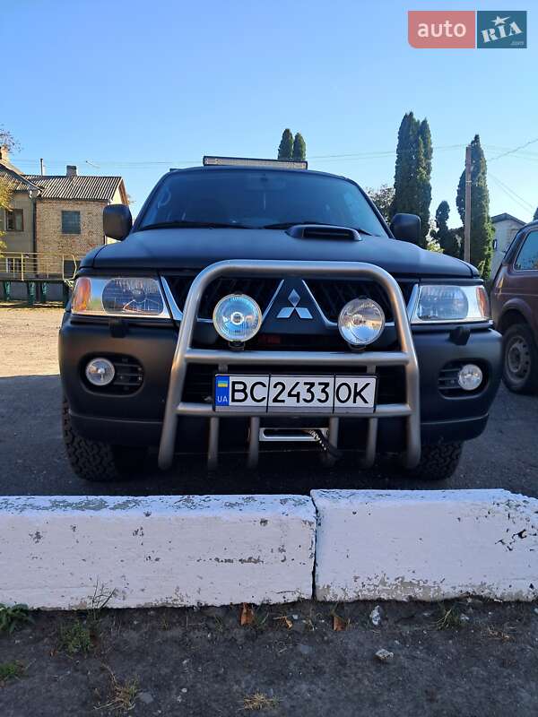 2005 mitsubishi pajero sport