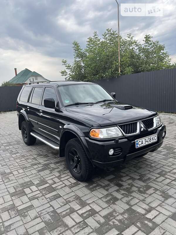 2005 mitsubishi pajero
