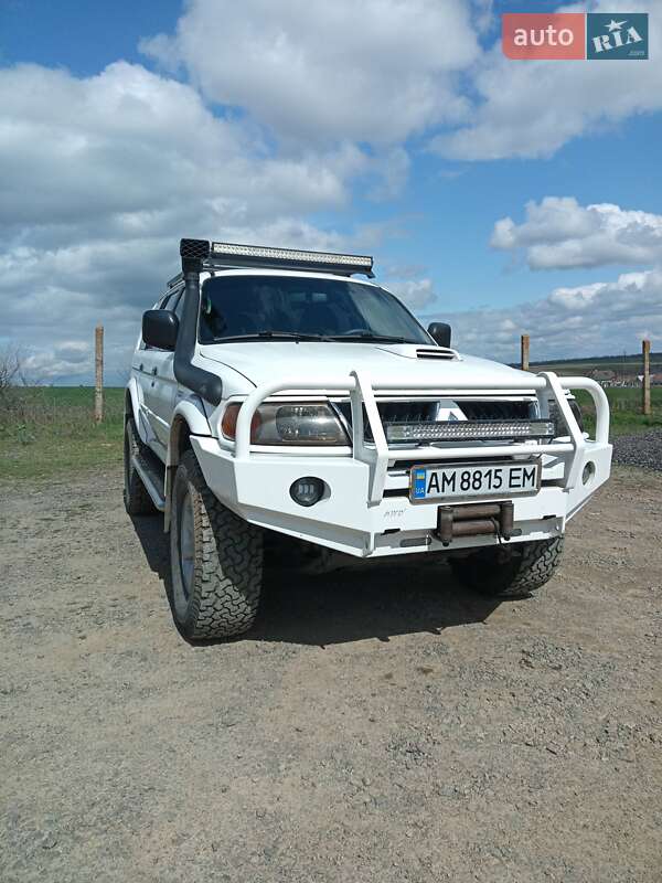 2006 mitsubishi pajero