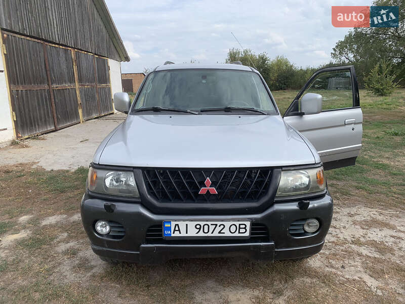 2002 mitsubishi pajero sport