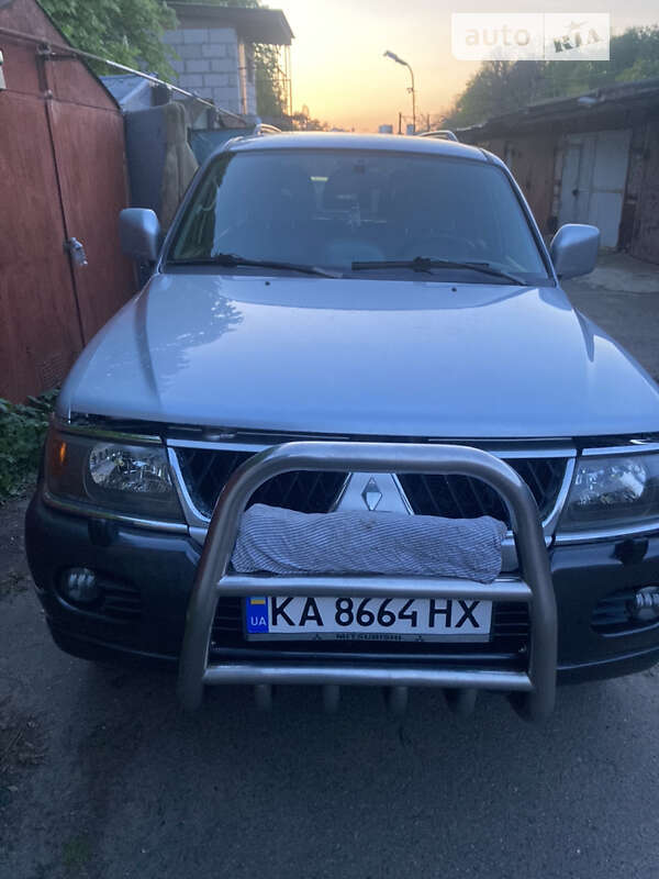2004 mitsubishi pajero sport