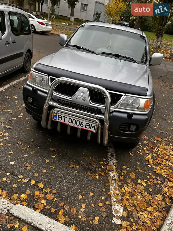 2005 mitsubishi pajero