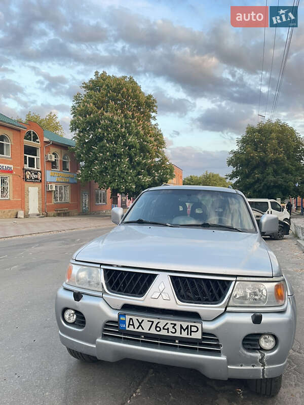 2005 mitsubishi pajero sport