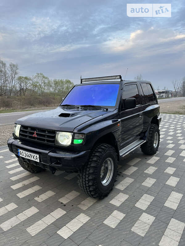 2002 mitsubishi pajero