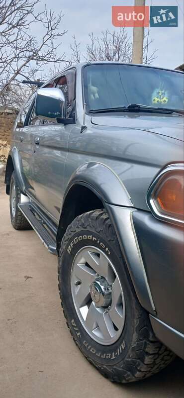 2000 mitsubishi pajero