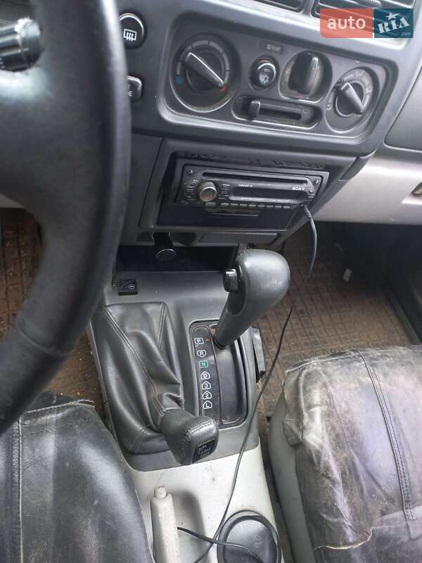 2000 mitsubishi pajero