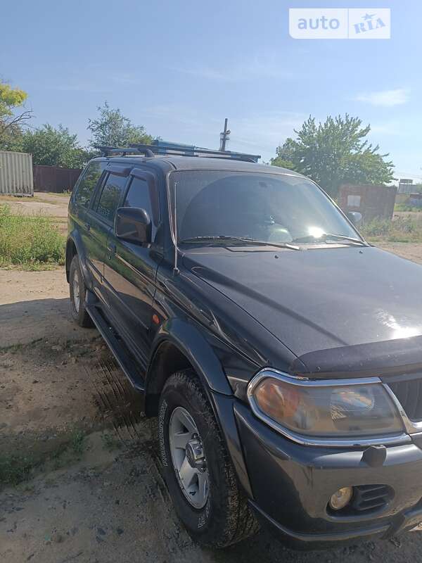 2002 mitsubishi pajero sport
