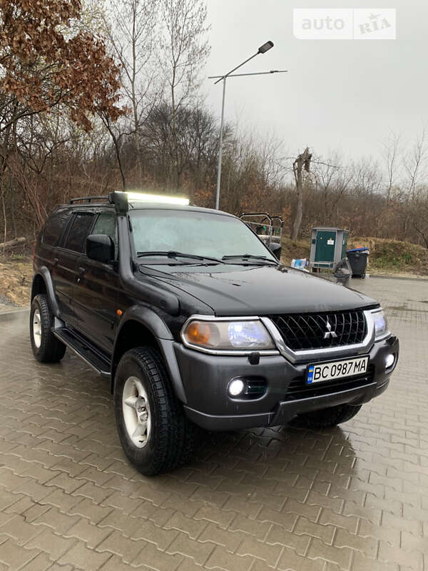 2004 mitsubishi pajero sport