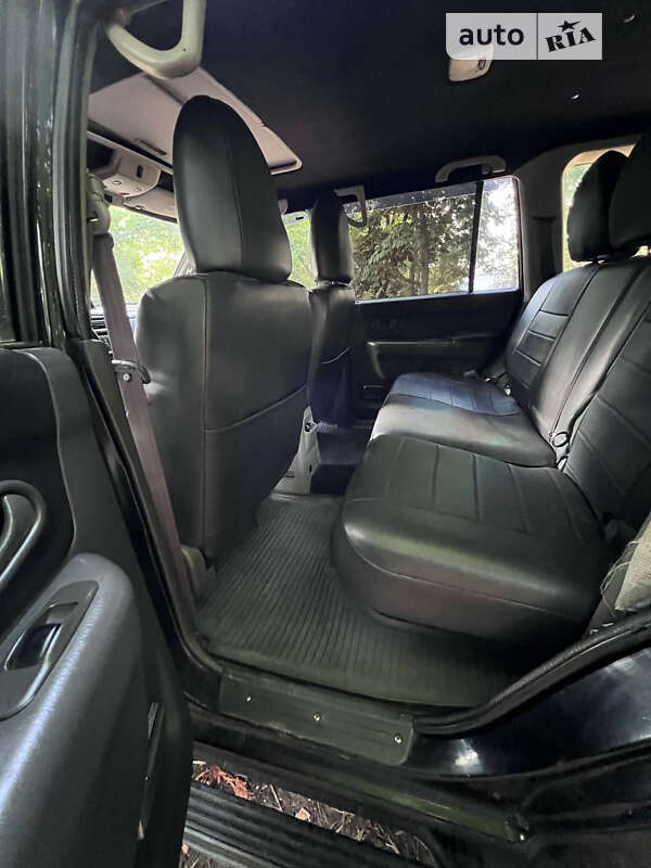 2004 mitsubishi pajero sport