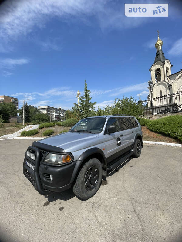 2004 mitsubishi pajero