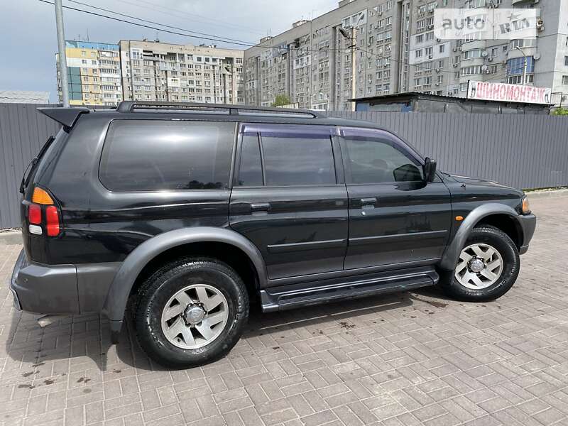 2004 mitsubishi pajero sport