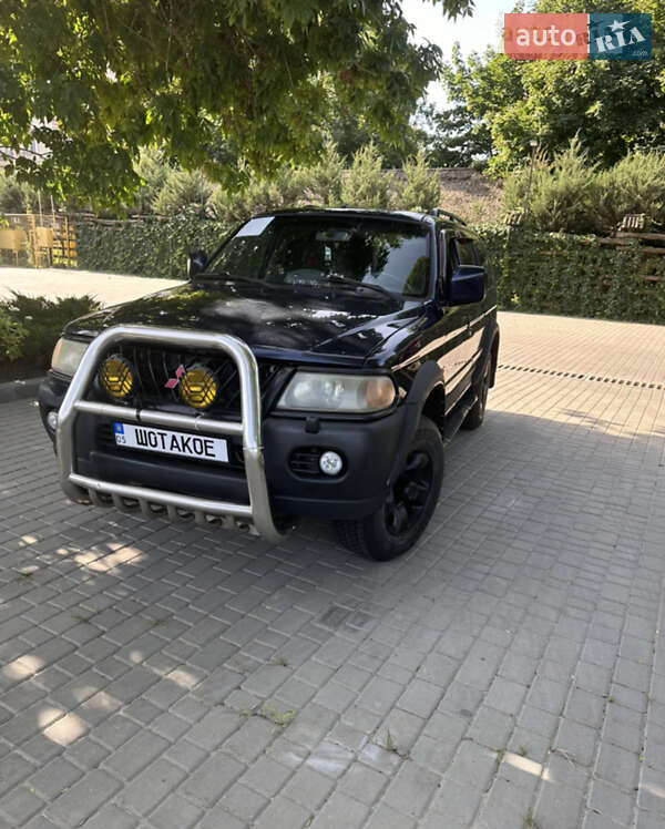 2004 mitsubishi pajero
