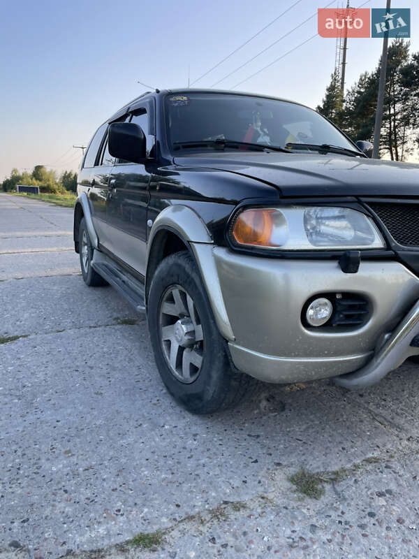 2004 mitsubishi pajero sport