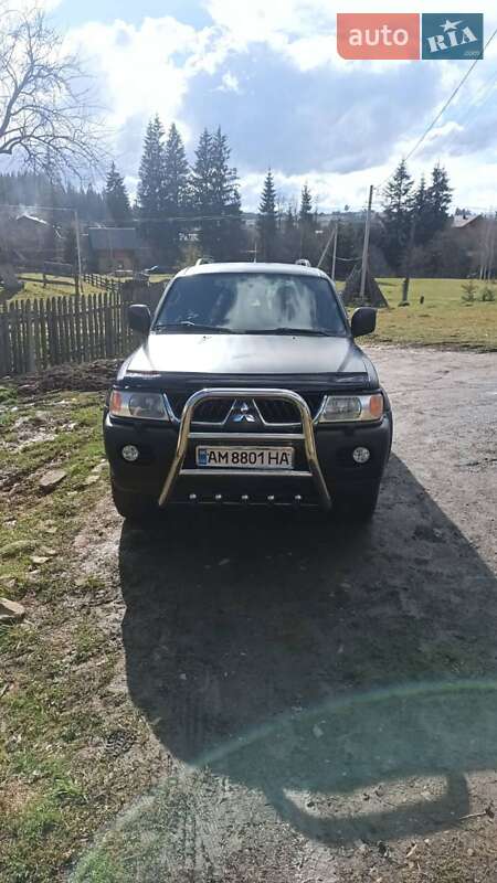 2004 mitsubishi pajero