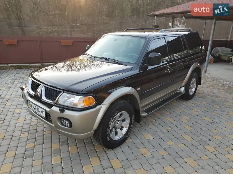 2005 mitsubishi pajero