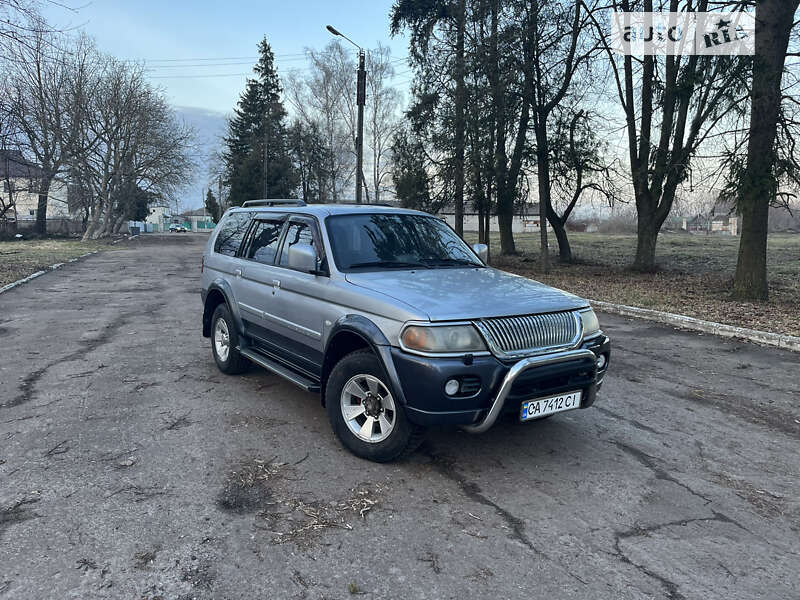 2005 mitsubishi pajero