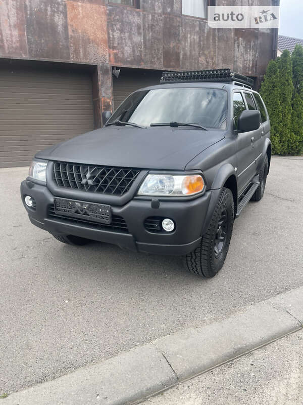 2005 mitsubishi pajero sport