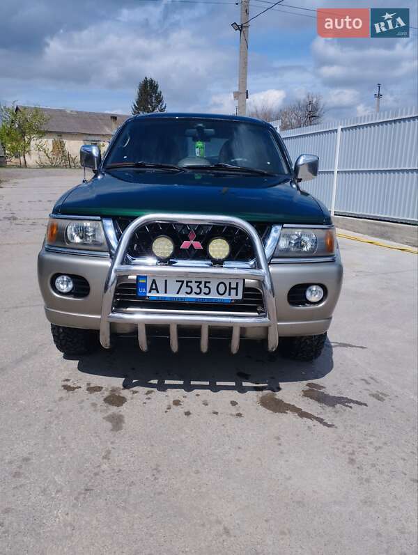 2000 mitsubishi pajero sport