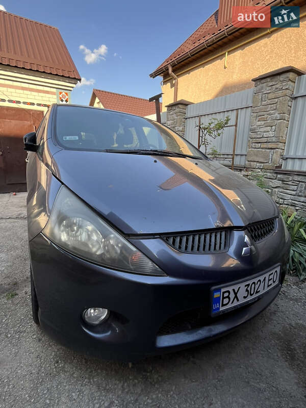 2005 mitsubishi grandis