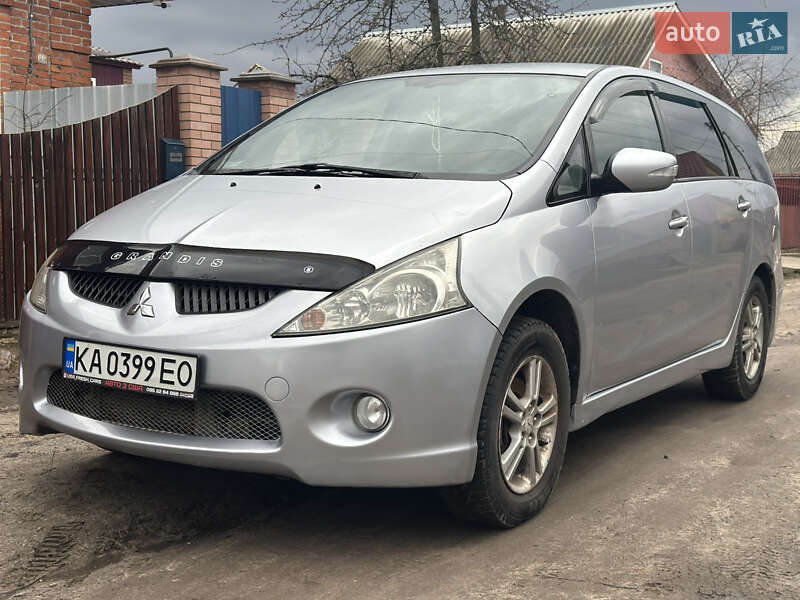 2005 mitsubishi grandis