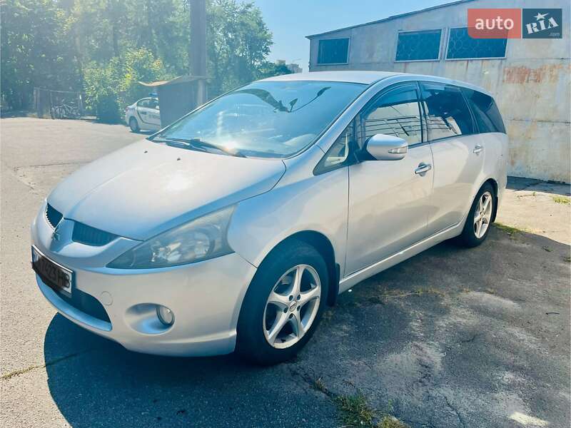 2005 mitsubishi grandis