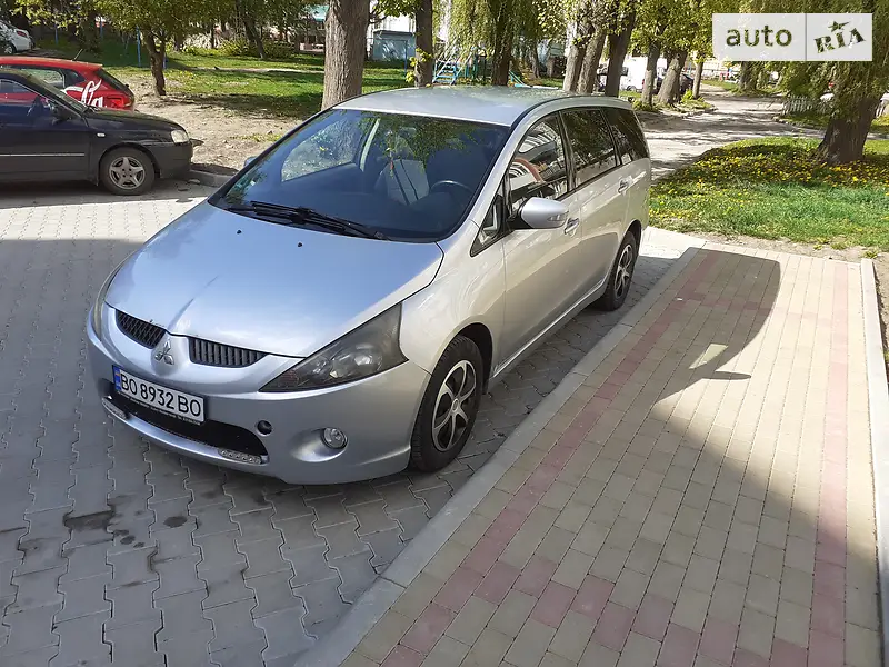 2005 mitsubishi grandis