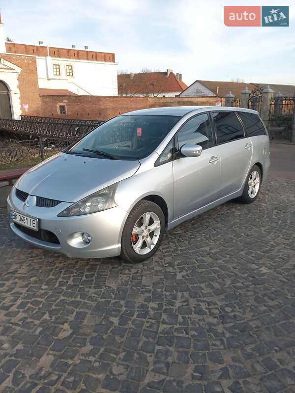2005 mitsubishi grandis