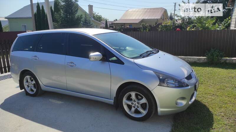 2005 mitsubishi grandis