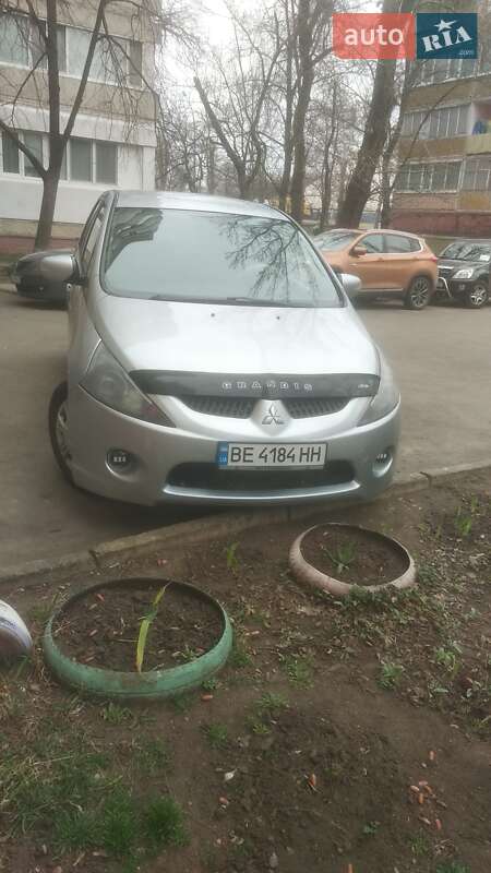 2005 mitsubishi grandis