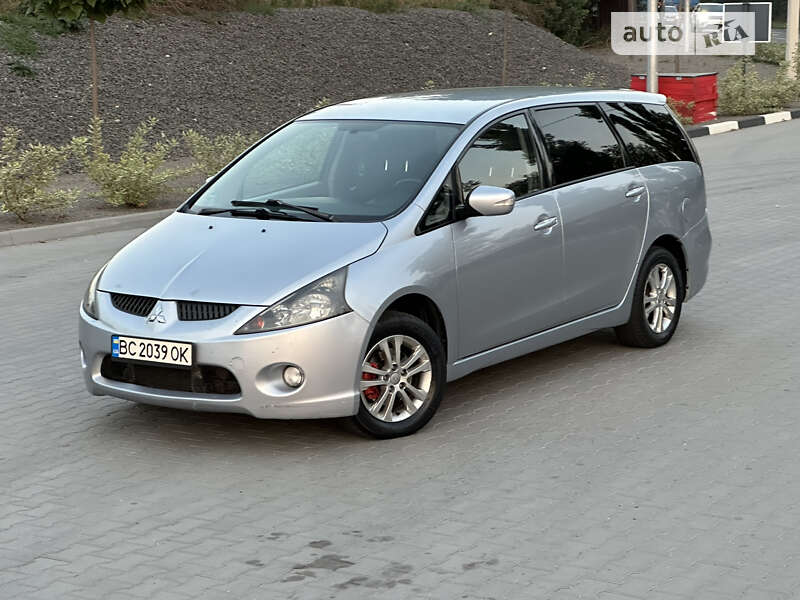 2005 mitsubishi grandis