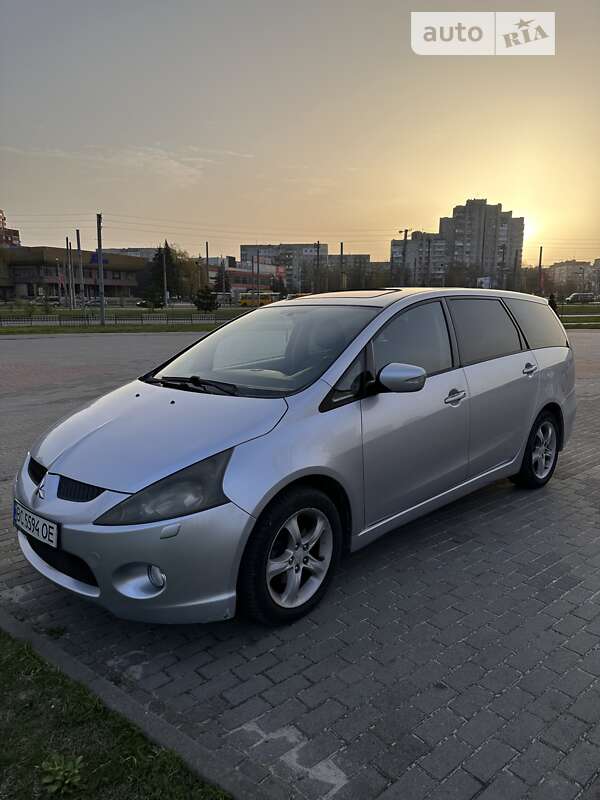 2005 mitsubishi grandis