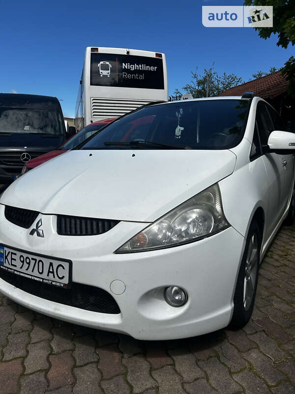 2010 mitsubishi grandis