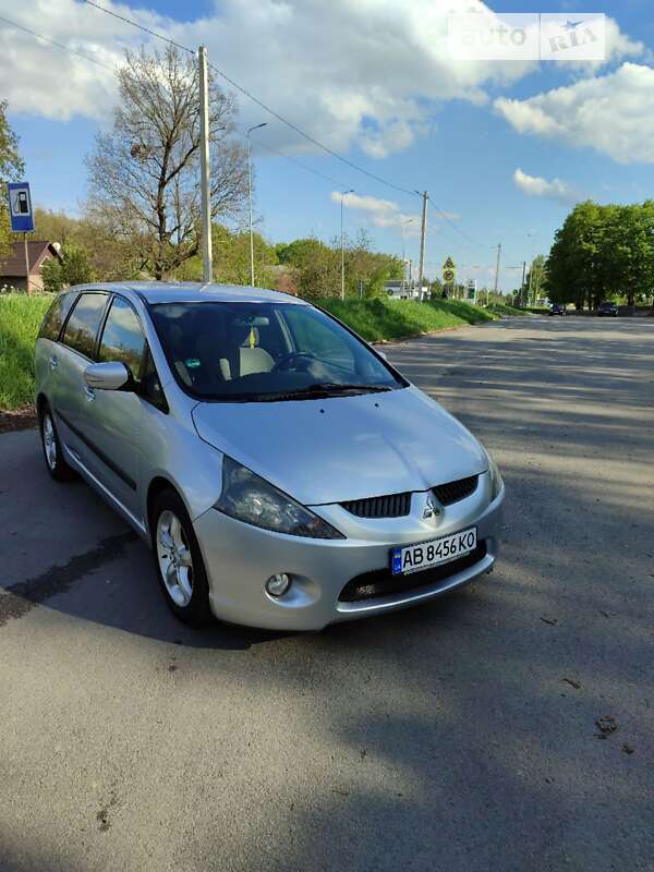2004 mitsubishi grandis