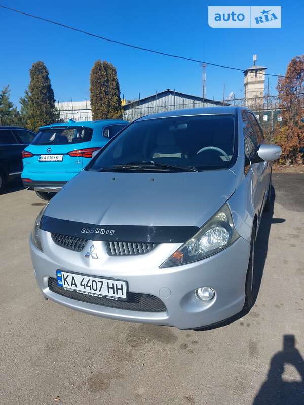 2004 mitsubishi grandis