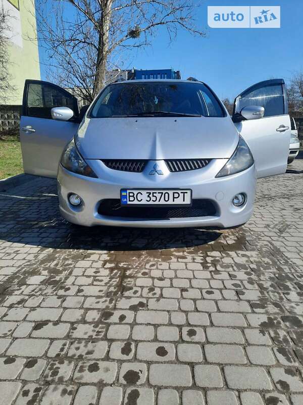 2004 mitsubishi grandis