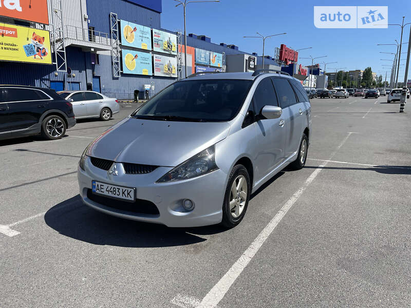 2005 mitsubishi grandis