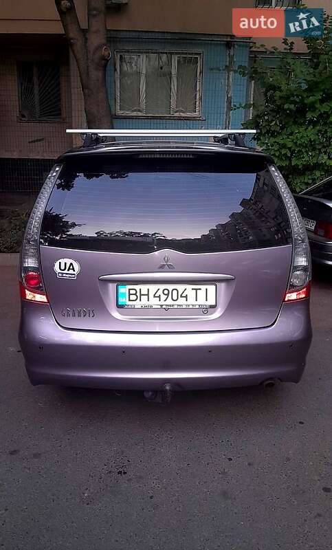 2005 mitsubishi grandis