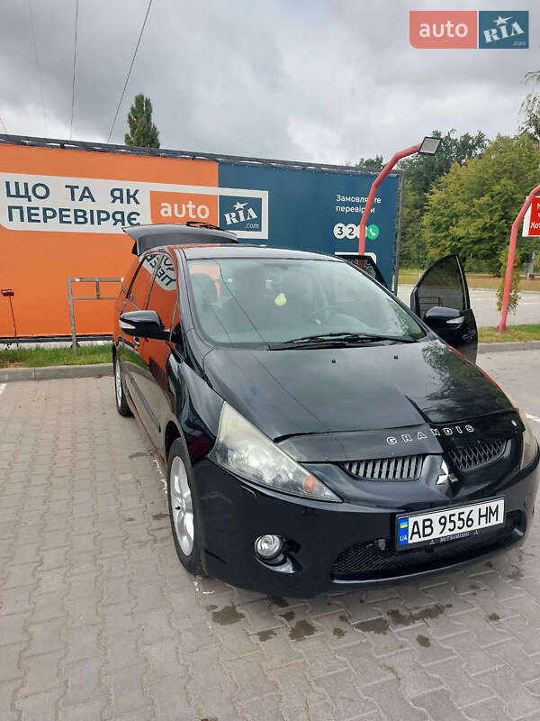2005 mitsubishi grandis