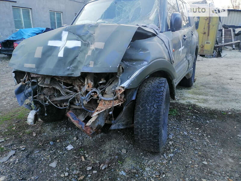 2002 mitsubishi pajero