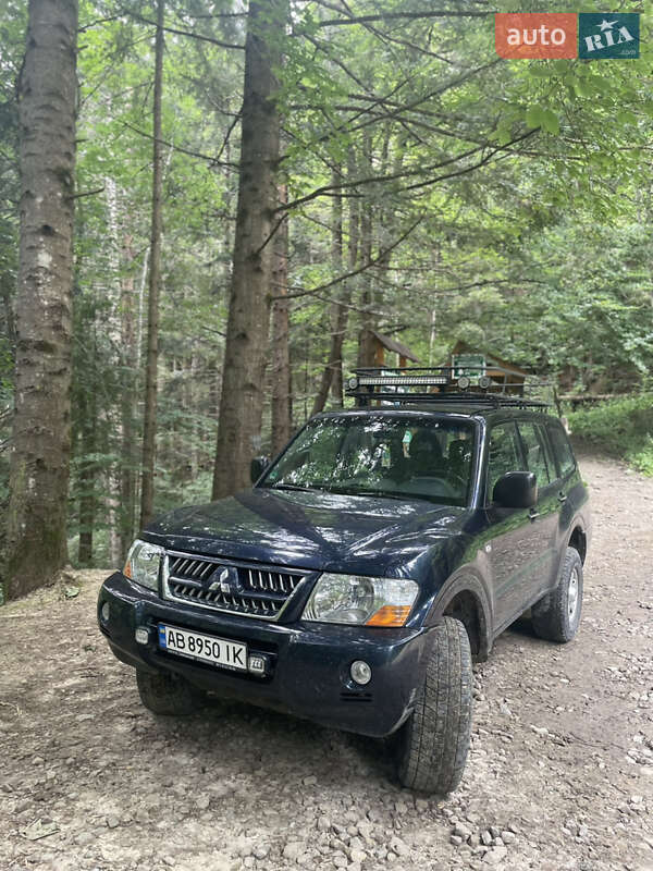 2005 mitsubishi pajero