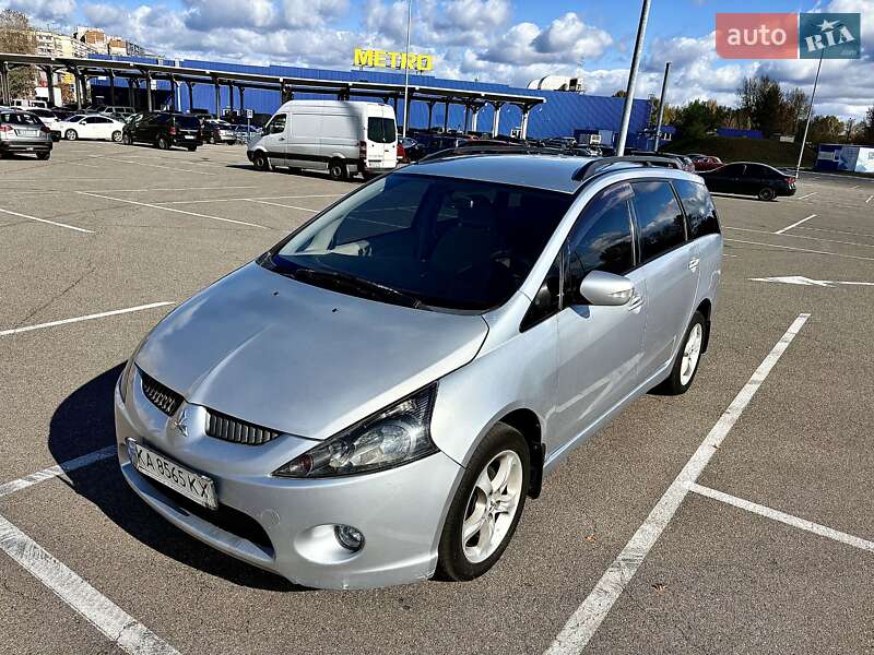 2005 mitsubishi grandis