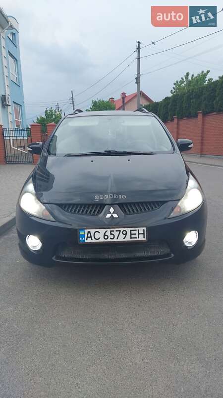 2005 mitsubishi grandis