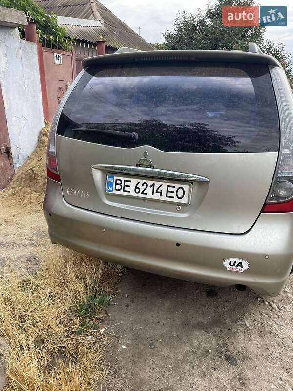 2006 mitsubishi grandis