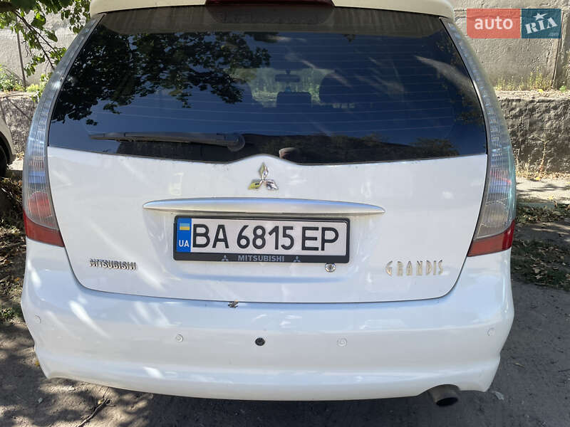 2008 mitsubishi grandis