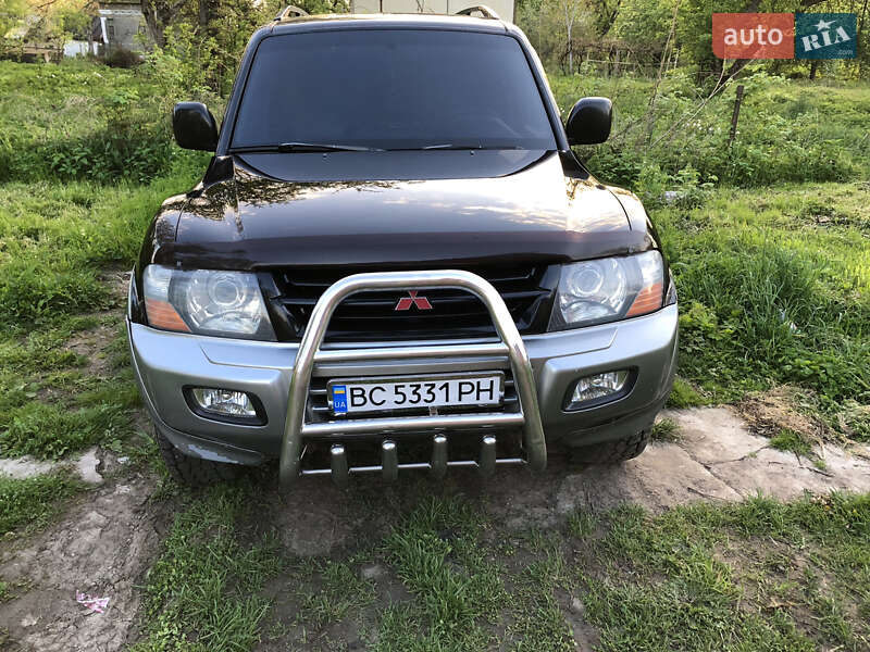 2002 mitsubishi pajero