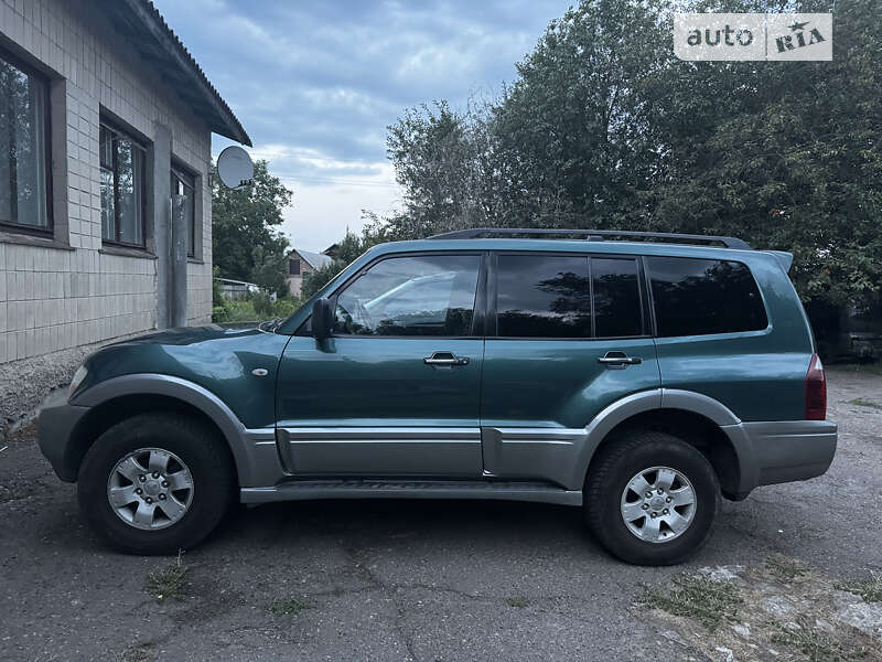 2004 mitsubishi pajero