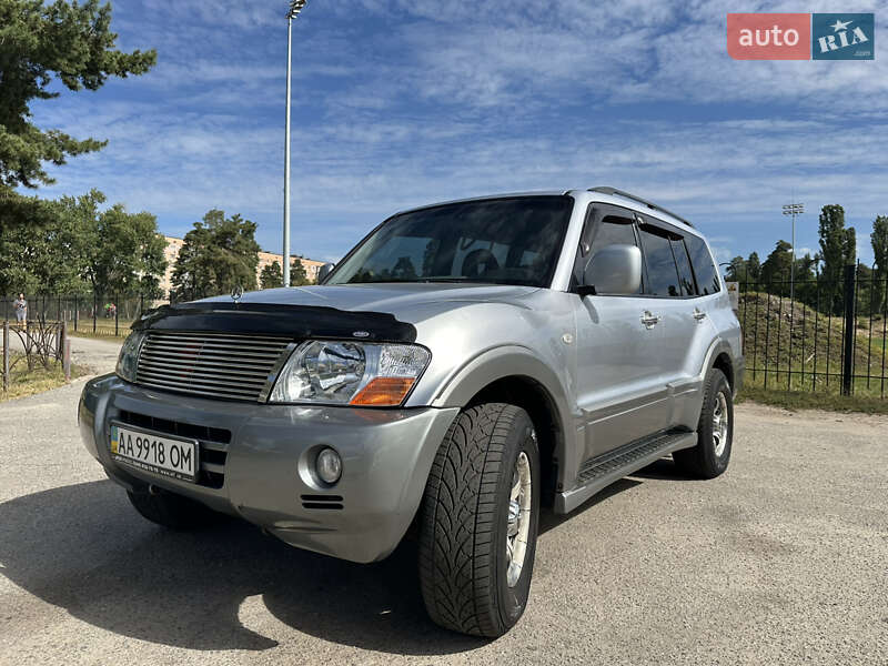 2004 mitsubishi pajero