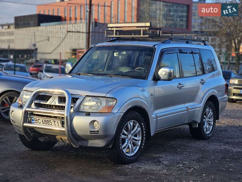 2004 mitsubishi pajero