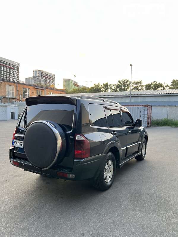 2004 mitsubishi pajero