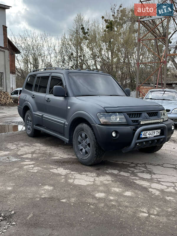 2004 mitsubishi pajero wagon